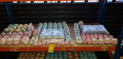 110 + PIECE BRAND NEW BOMB COSMETIC BATH BOMBS IN VARIOUS SCENTS AND COLOURS - 30 G / 50 G / 160 G - ON A FULL SHELF