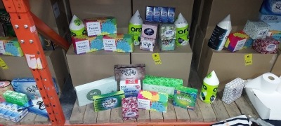 APPROX 200 X FACTORY SEALED TISSUE BOXES / TISSUE MULTIPLE PACKS IN VARIOUS SIZES & DESIGNS - MAINLY SUPERMARKET, CASH & CARRY & PHARMACY BRANDED (NOTE: THESE ARE FACTORY APPROVAL SAMPLES- BATCH NUMBER & DATE MARKED BUT IDEAL FOR END USER)