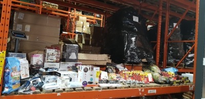 LARGE FULL MIXED BAY TO INCLUDE 100% NATURAL BRIQUETTES, FIRELGHTERS, NESCAFE DOLCE COFFEE MACHINE, VARIOUS KETTLES , RUSSEL HOBBS IRON BELACO TOASTER, HOT PLATE ,SCALES ETC, (PLEASE NOTE ALL ITEMS CUSTOMER RETURNS)