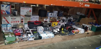 LARGE FULL MIXED BAY TO INCLUDE SAFETY BOOTS, SHREDDERS, VARIOUS XMAS DECS, SENSOR BIN, RUSSEL HOBBS TOASTER, LEGEAR FOLDAWAY FAN, BOSH EASY GRASS CUT TRIMMER ETC. (PLEASE NOTE ITEMS CUSTOMER RETURNS)