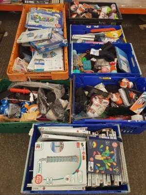 7 X MIXED TRAY LOT TO INCLUDE NERF SUPER SOAKER SPONGE BALLS, STICKER BOOKS, BIC UTILITY LIGHTER , ZOOFARI DOG HARNESS ETC