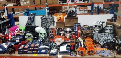 250 PIECE MIXED HALLOWEEN LOT CONTAINING SKULL MASK'S DELUXE PUMPKIN CARVING KITS, KIDS CAPE , DISNEY LIGHT UP JARS , DISNEY HALLOWEEN MUGS , GIANT SPIDER WEBS ETC ON A FULL BAY.