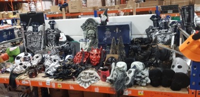 250 PIECE MIXED HALLOWEEN LOT CONTAINING LIGHT UP HANGING CLOWN , ANIMATED SPOOKY SCAREVROW 6 FEET TALL , SPOOKY JUMBO SPIDER , DEVIL HOODED MASKS , WICKED WITCHS HATS ETC ON A FULL BAY.