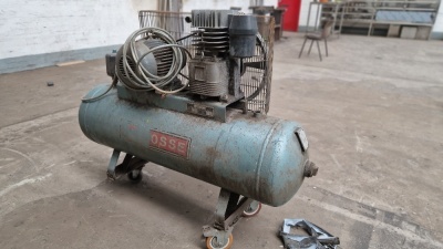 AIRCROSSE RECEIVER MOUNTED COMPRESSOR ***COLLECTION IS IN WREXHAM, ALL ITEMS MUST BE COLLECTED BEFORE FRIDAY 22ND SEPTEMBER 2023***