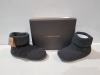 8 X BRAND NEW DUNLOP KNITTED PULL ON MEMORY FOAM INDOOR SLIPPERS IN GREY IN SIZE UK 7 & 8 (RRP £29.99) IN 1 BOX