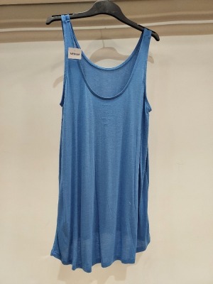 140 X BRAND NEW UNBRANDED BLUE VEST IN VARIOUS SIZES