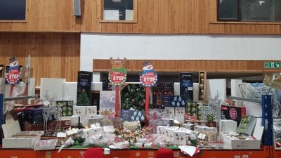 100 + PIECE BRAND NEW MIXED PREMIER CHRISTMAS LOT CONTAINING 1.1M SANTA STOP SIGN / WINDILL SCENE WATER GLITTER SPINNER / LED PATH LIGHT PROJECTOR / CHRISTMAS BIRD ORNAMENTS / SET OF 10 FLOATING CANDLES / VARIOUS SIZE AND STYLES LUXURY GLASS BAUBLES / FL