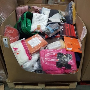 HALF PALLET OF MIXED LOT CONTAINING LARGE AMOUNT OF COAT HANGERS / MOP BUCKETS / LUXURY IRONING BOARD COVER / BLANKETS / PILLOWS / PILLOW CASES / VARIOUS CURTAINS / PILLOWS ETC ( ALL CUSTOMER RETUNS )
