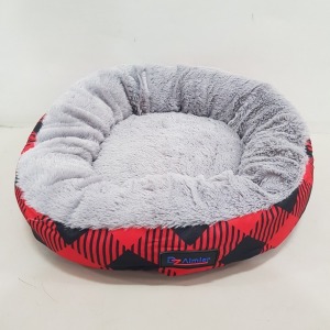 29 X BRAND NEW PET BED IN CHECKERED RED AND BLACK COLOUR - FLUFFY GREY TOP ( 25 X 15 X 24 CM ) - IN 29 BOXES