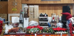 250 + BRAND NEW MIXED PREMIER CHRISTMAS LOT CONTAINING 1.2 M LIT TWIGS IN BROWN AND CREAM / 21 CM FIREPLACE LANTERN BRUSH EFFECT / 17 PCS AND 23 PCS CLASSIC TRAIN SETS / LARGE AMOUNT OF BAUBLES / 20 CM ACORN DECORATIONS / VARIOUS ARTIFICIAL FLOWERS / M