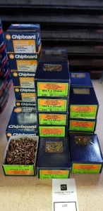 4000 + PIECE BRAND NEW MIXED LOT CONTAINING ZINK AND YELLOW PASSIVATED CSK SINGLE THREAD SCREW 4.5 X 25 MM / FIRMTITE STEEL MULTI-PURPOSE YELLOW PASSIVATED WOODSCREWS ( M4.5 X 25 MM ) AND ( M4.0 X 25 MM ) - IN 23 BOXES