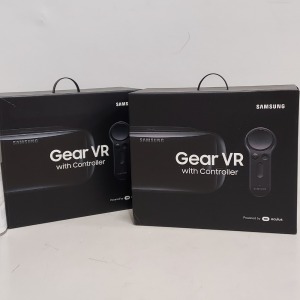 2 X SAMSUNG GEAR VR WITH CONTROLLER POWERED BY OCULUSS ( SMR325NZVDXEO) IN ORCHID GREY 1 X IS BRAND NEW AND SEALED - 1 X SEAL IS OPEN