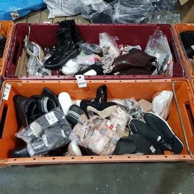 50 X MIXED SHOE LOT CONTAINING JACK WILLS SLIDERS - STUDIO SLIDERS - STUDIO WEDGES - M ANKLE BOOTS - CALL IT SPRING HIGH HEELS - ROCKPORT SHOES ETC ALL IN VARIOUS SIZES