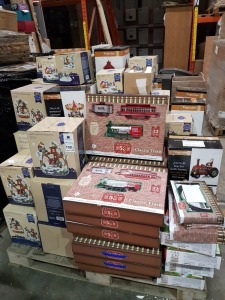50+ PIECE MIXED CHRISTMAS LOT CONTAINING LIT CHRISTMAS VILLAGE SCENE WIDTH 41CM , LED TREE HOUSE SCENE HEIGHT 23CM , 24CM LIT ANIMATED CAROUSEL , PLATFORM 53 BY PREMIER CLASSIC TRAIN SETS, ETC ON A PALLET (NOTE CUSTOMER RETURNS)