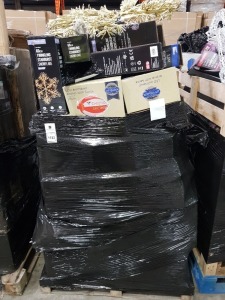 40+ PIECE MIXED CHRISTMAS LOT CONTAINING LED ANIMATED AIRSHIP WITH SANTA , 60CM TWINKLING STARBURST SNOWFLAKES , LED MUSICAL ANIMATED AIPINE VILLAGE SCENE , LED LARGE SNOWFLAKE ETC ON A PALLET (NOTE CUSTOMER RETURNS) LOAD 5 PALLET 10