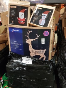 20+ PIECE MIXED CHRISTMAS LOT CONTAINING 1.4M TWINKLING STAG 300LEDS , 70CM TWINKLING POP UP SANTA , 70CM TWINKLING POP UP PENGUIN , 1.2 TWINKLING STARBURST TREE ETC ON A PALLET (NOTE CUSTOMER RETURNS)