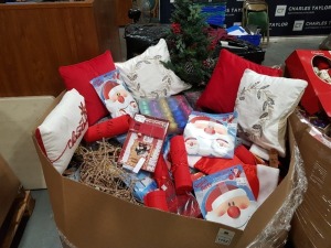 300+ PIECE MIXED CHRISTMAS LARGE PALLET LOT CONTAINING CHRISTMAS CUSHIONS , THE SPIRIT OF CHRISTMAS TABLECLOTHS , SMALL XMAS TREE , SANTAS PARTY PLACEMENT SETS , REINDEER HEAD LED, CHRISTMAS BAUBLES ETC ON A FULL PALLET