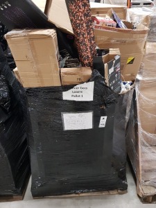 30+ PIECE MIXED CHRISTMAS LOT CONTAINING 90 TWINKINGLING SNOWMAN , 2.5M MICROBRIGHTS PYRAMID THREE 889 LEDS, 1.2M TWINKLING STARBURST THREE , SINGING ROCKING ROBIN ON BIRD HOUSE ,9M MULTI-ACTION LED ROPE LIGHT, ETC ON A PALLET (NOTE CUSTOMER RETURNS)