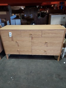 1 X 7 DRAWER CHEST OF DRAWERS IN LIGHT OAK 140 X 44 X 84CM (PLEASE NOTE CUSTOMER RETURNS AND MISSING KNOB)