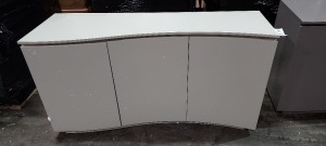 1 X LAZZARO 3 DOOR LED SIDEBOARD IN LIGHT GREY 156 X 560 X 860CM (PLEASE NOTE CUSTOMER RETURNS - SLIGHT DAMAGE ON 1 DOOR)