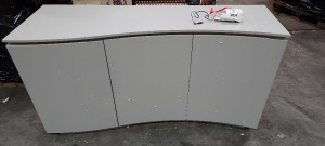 1 X LAZZARO 3 DOOR LED SIDEBOARD IN LIGHT GREY 156 X 560 X 860CM (PLEASE NOTE CUSTOMER RETURNS)