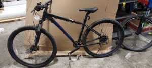 1X CARRERA HELLCAT 29 MOUNTAIN BIKE, SIZE 46CM, DISK BREAKS, FRONT FORK SUSPENSION, 16 GEARS