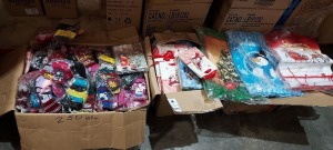 500+ PIECE MIXED BRAND NEW LOT CONTAINING 250X KIDS WINTER PAIRS OF GLOVES IN VARIOUS STYLES - 250X CHRISTMAS PRESENT BAGS IN VARIOUS STYLES AND SIZES