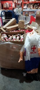 FULL PALLET MIXED ENGLAND CHRISTMAS LOT CONTAINING - ENGLAND CAR FLAGS - LARGE ENGLAND CHRISTMAS FLAGS - ENGLAND CHRISTMAS MUGS - SANTA GARDEN GNOME - CHRISTMAS HATS - FOOTBALL STRING LIGHTS ETC