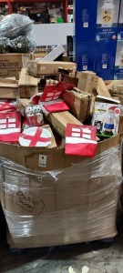 FULL PALLET MIXED ENGLAND CHRISTMAS LOT CONTAINING - ENGLAND CAR FLAGS - LARGE ENGLAND CHRISTMAS FLAGS - ENGLAND CHRISTMAS MUGS - PAPER PLATES - CHRISTMAS HATS - ENGLAND NAPKINS - FOOTBALL STRING LIGHTS - INFLATABLE SANTA ETC