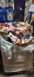 FULL PALLET MIXED ENGLAND CHRISTMAS LOT CONTAINING - ENGLAND CAR FLAGS - LARGE ENGLAND CHRISTMAS FLAGS - ENGLAND CHRISTMAS MUGS - PAPER PLATES - CHRISTMAS HATS - ENGLAND NAPKINS - FOOTBALL STRING LIGHTS - INFLATABLE SANTA ETC