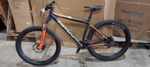 1X CARRERA VENDETTA LTD EDITION MOUNTAIN BIKE SIZE 32CM, 24 GEARS, DISK BREAKS, FRONT FORK SUSPENSION