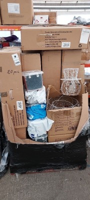20 PIECE CHRISTMAS LOT CONTAINING 3000 ICE WHITE COMPACT LIGHTS , CHRISTMAS DOOR SET , CHRISTMAS TREE ARCH 2.4M ETC ON A PALLET (NOTE CUSTOMER RETURNS