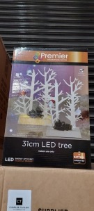 48 PIECE CHRISTMAS LOT CONTAINING 31CM LED TREE WITH ROBINS BATTERY OPERATED