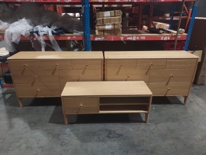 3 PIECE MIXED FURNITURE LOT CONTAINING 1 X 7 DRAWER CHEST OF DRAWERS IN LIGHT OAK 140 X 44 X 84CM (PLEASE NOTE CUSTOMER RETURNS AND MISSING KNOB), 1 X 7 DRAWER CHEST OF DRAWERS IN LIGHT OAK 140 X 44 X 84CM (PLEASE NOTE CUSTOMER RETURNS AND BACK LEFT LE