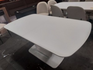 1 X LAZZARO DINING TABLE IN WHITE EXTENDING 1600/2000 X 900mm (PLEASE NOTE CUSTOMER RETURNS)