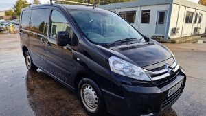 BLACK CITROEN DISPATCH 1000 L1H1 ENTERPRISE DIESEL PANEL VAN 1560CC FIRST REGISTERED 24/2/2016 REG: DH65RFJ MILEAGE: 98,454 MILES 1 KEY TO START ENGINE BUT NO KEY FOR REAR LOAD AREA NO V5, MOT EXPIRED 29/10/23 AIR CON, WITH REMOVEABLE SAT NAV